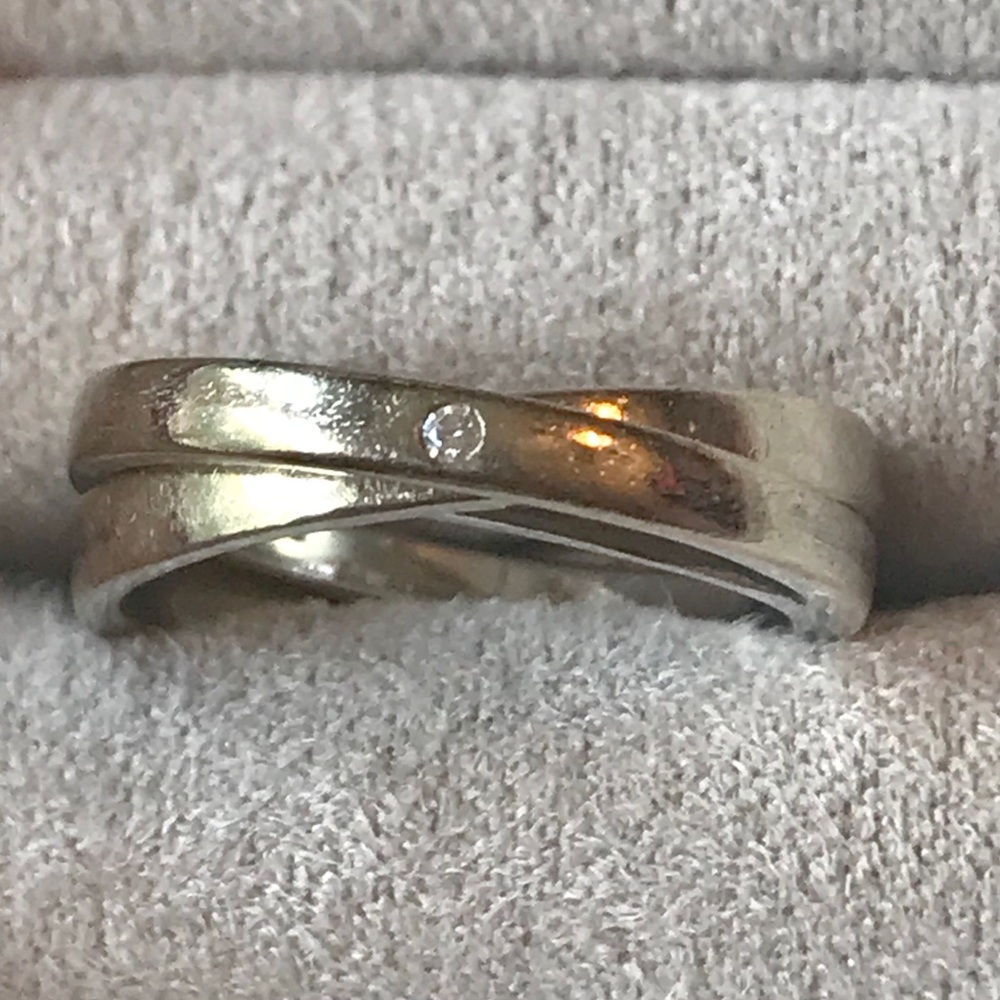 Alfieri & St. John white gold rolling ring